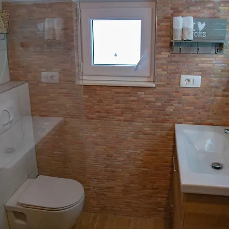 Holiday home Deluxe & Sweet House - Privor Zrnovnica